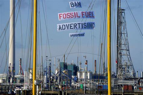 grafico distributivo inserzioni fossil fuel advertising